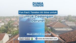 Tampilan tandon air biru besar di atas atap rumah sebagai visual fun fact: tandon air bisa untuk cadangan darurat