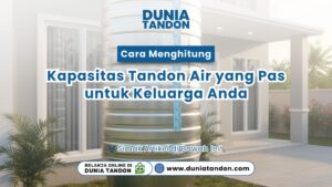 Tampilan tandon air stainless steel besar dengan indikator level air di samping rumah sebagai contoh cara menghitung kapasitas tandon air yang pas untuk keluarga anda