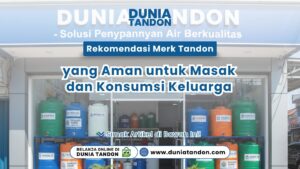 Tampilan depan toko Dunia Tandon yang memajang berbagai merk tangki air warna warni mulai dari oranye, biru, hingga hijau di rak pajang