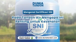Close-up logo SNI berwarna putih yang tercetak jelas pada dinding tandon air plastik biru di luar ruangan