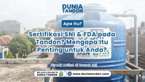 Sebuah tangki air plastik biru yang dipasang di atas atap rumah menampilkan stiker besar logo Sertifikasi SNI FDA Tandon Dunia Tandon